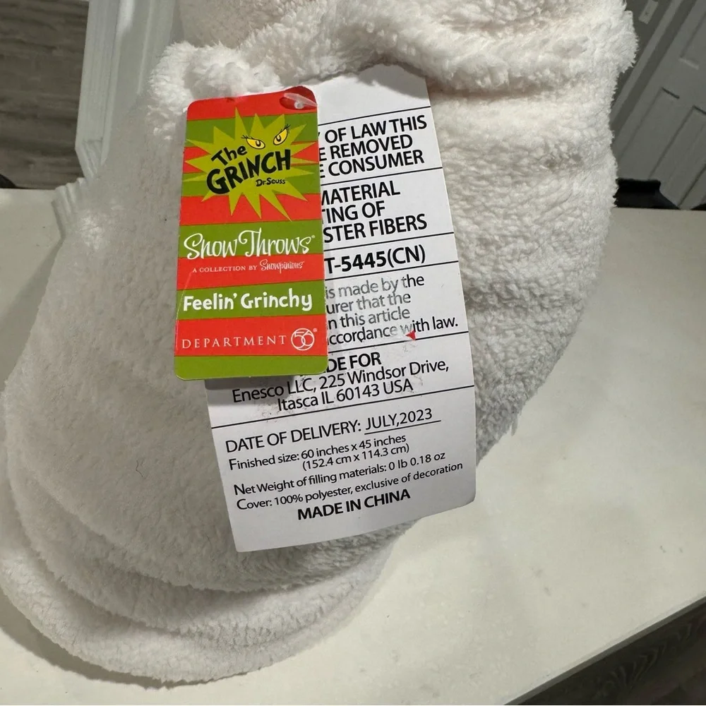 Grinch Dept 56 blanket snowpinions snow throw NWT